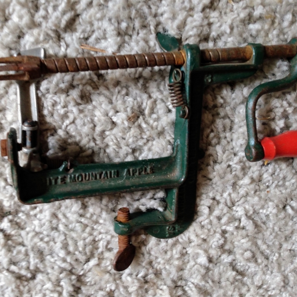 Vintage White Mountain Apple Peeler